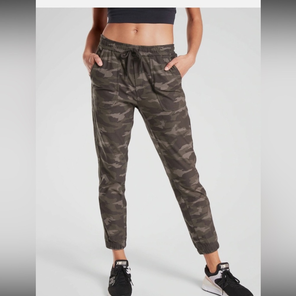 Athleta Olive Camo Farrallon Jogger Pants, size 14